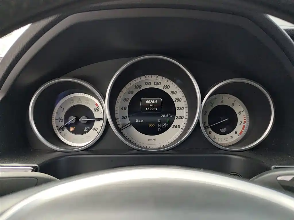 Mercedes-Benz E-Class 2015 — фото 12