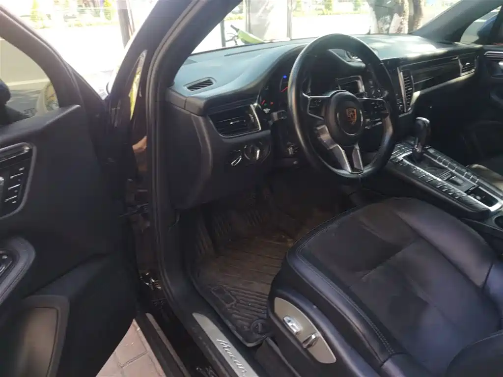 Porsche Macan 2017 — фото 16