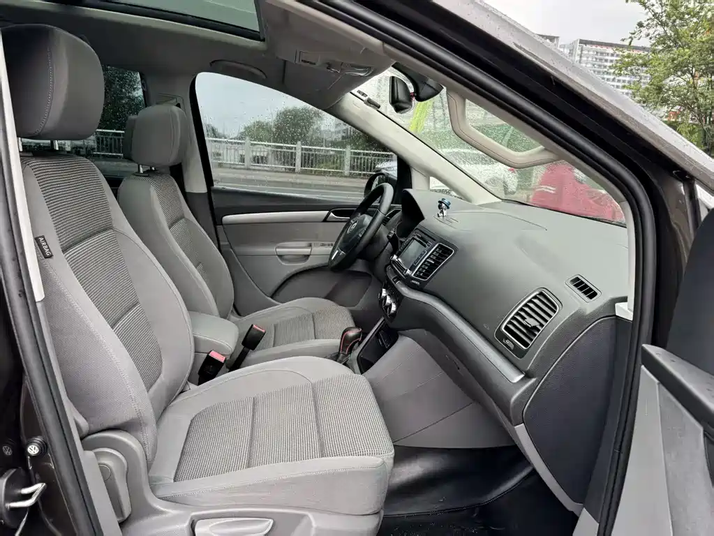 Volkswagen Sharan 2015 — фото 11
