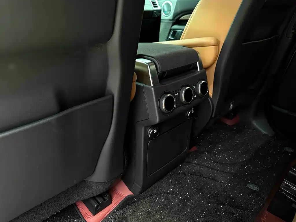 Land Rover Discovery 2018 — фото 15