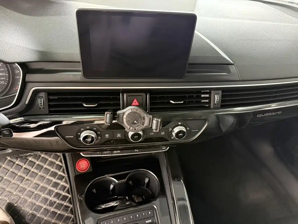 Audi A4L 2018 — фото 18