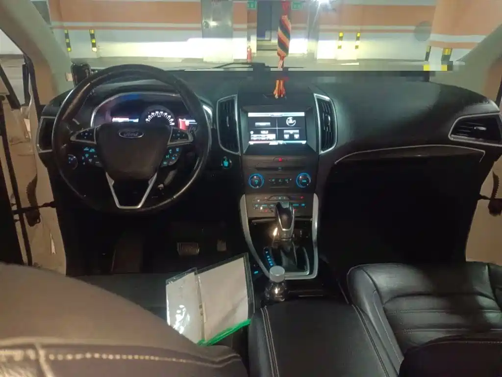 Ford Edge 2016 — фото 13