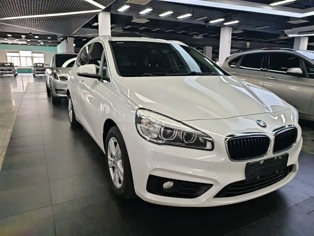 BMW 2 Series Active Tourer 2017 — фото 4