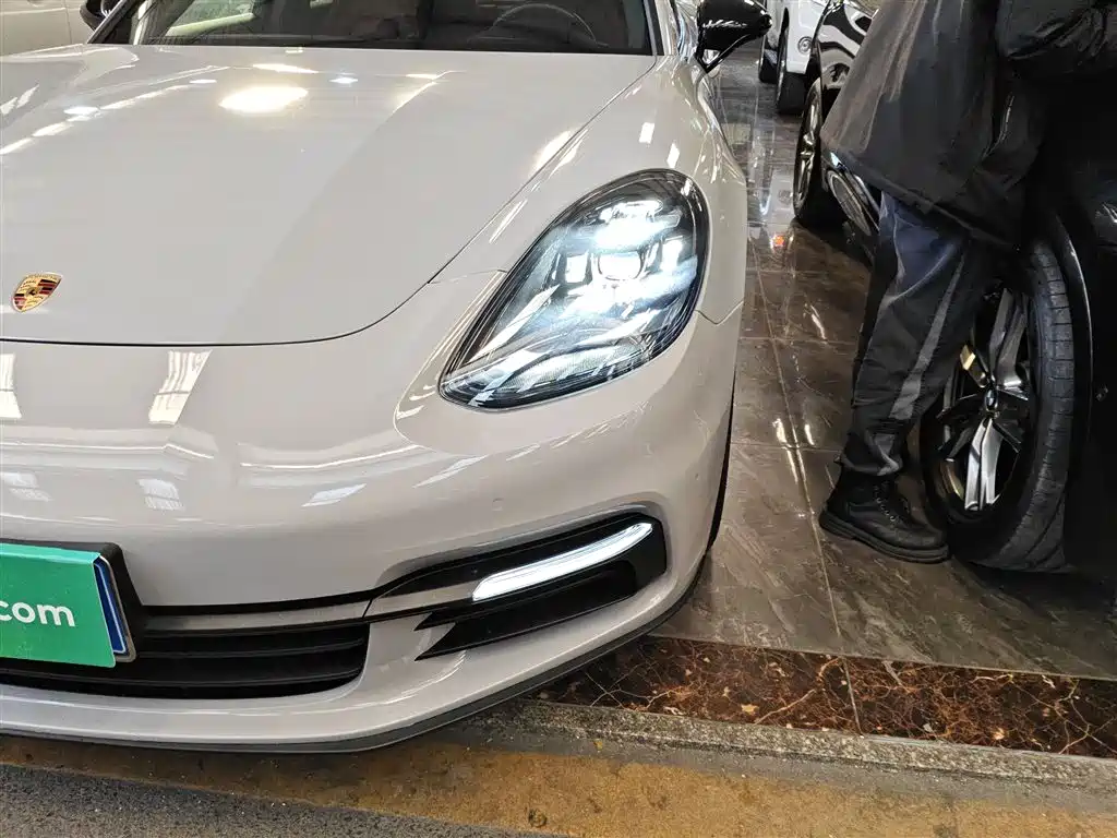 Porsche Panamera 2019 — фото 18