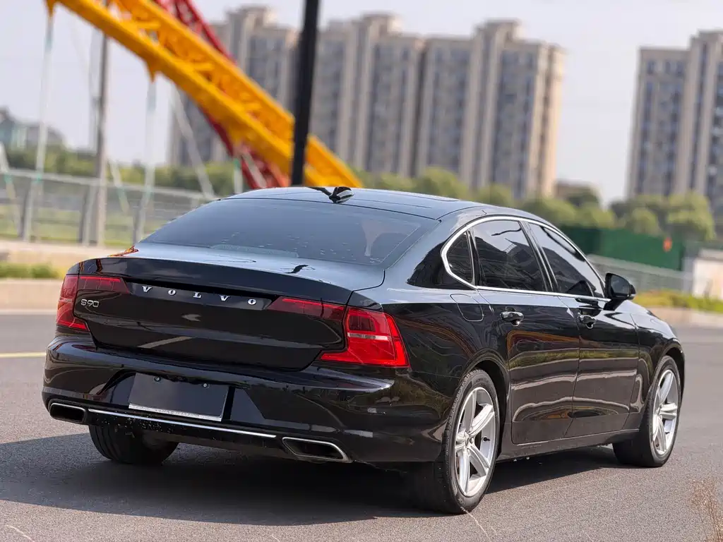 Volvo S90 2017 — фото 10