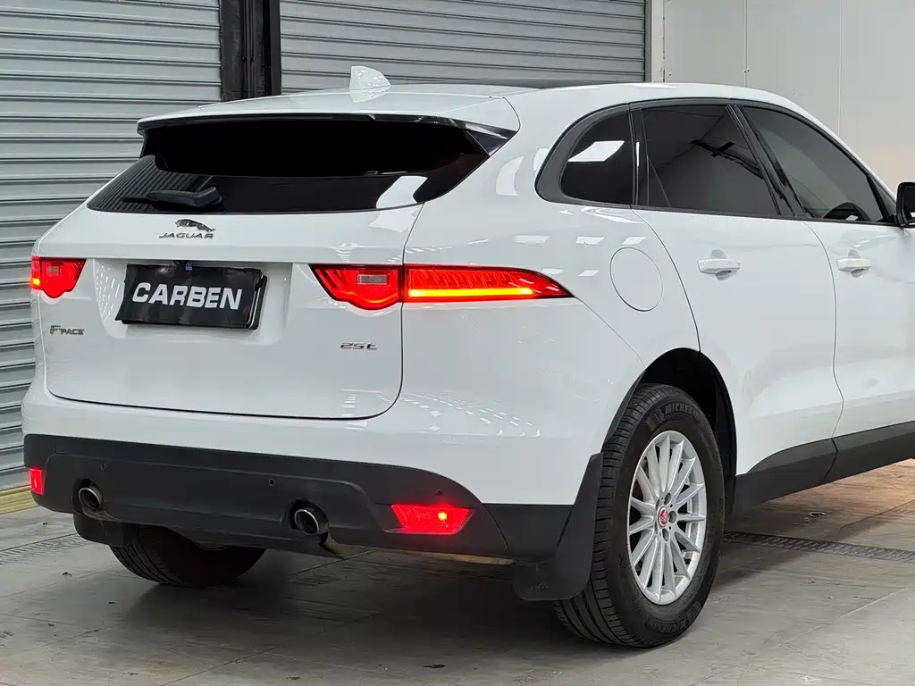 Jaguar F-PACE 2017