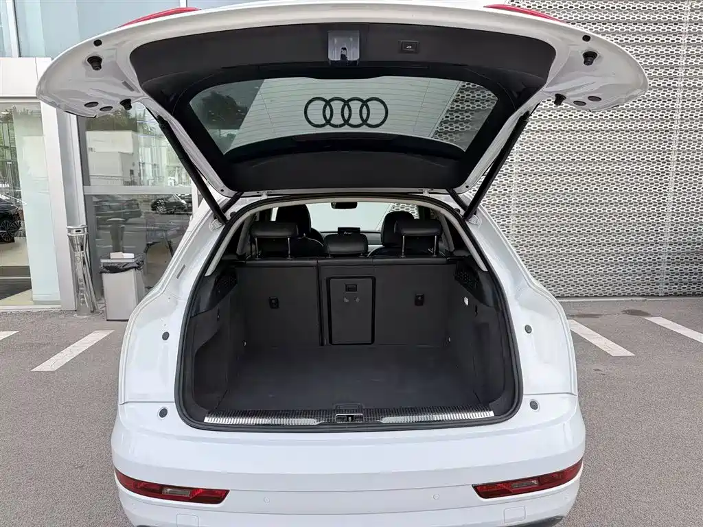 Audi Q3 2017 — фото 9