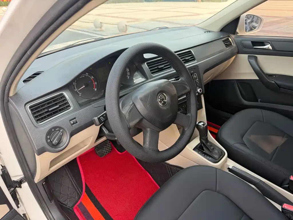 Skoda Rapid 2013 — фото 24