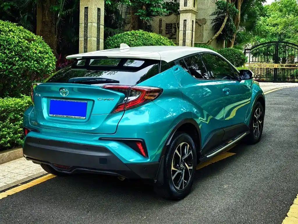 Toyota C-HR 2018 — фото 6