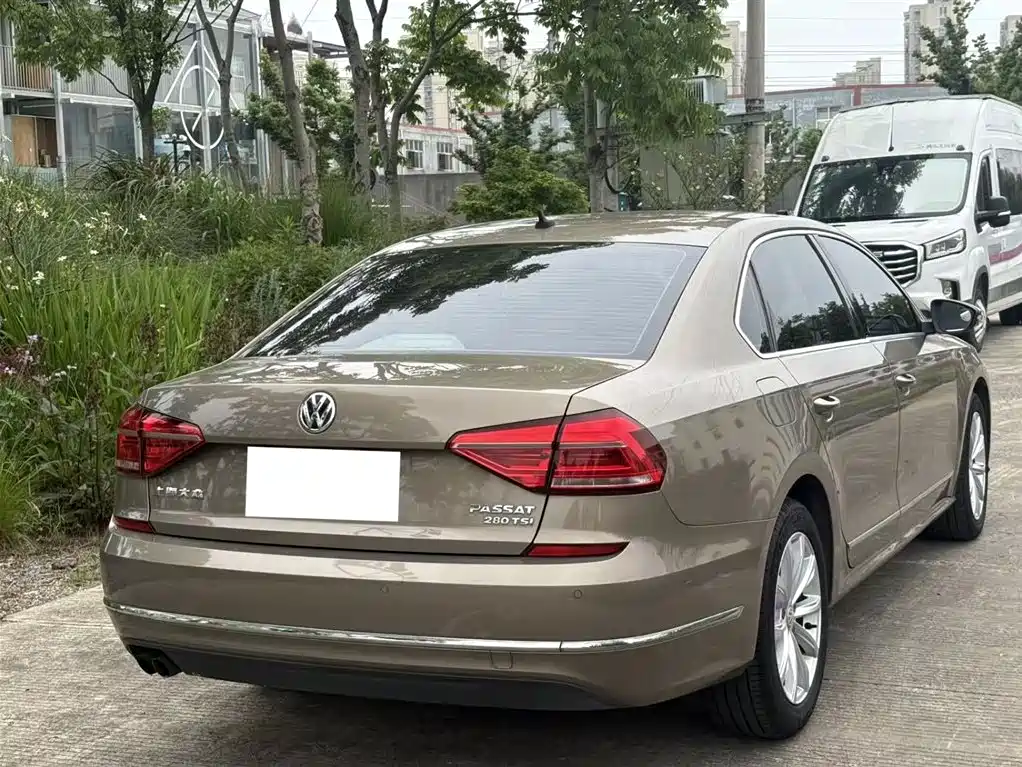 Volkswagen Passat 2016 — фото 11