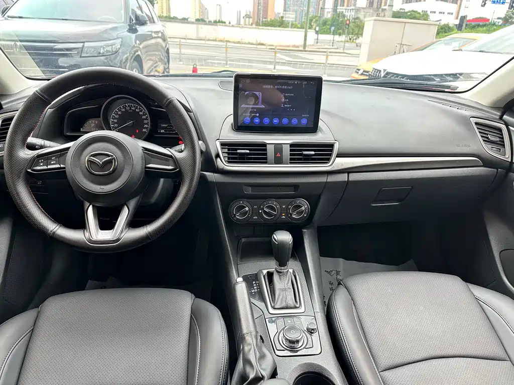 Mazda 3 Axela 2017 — фото 11
