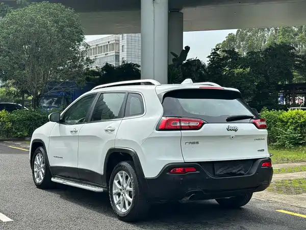 Jeep Cherokee 2016