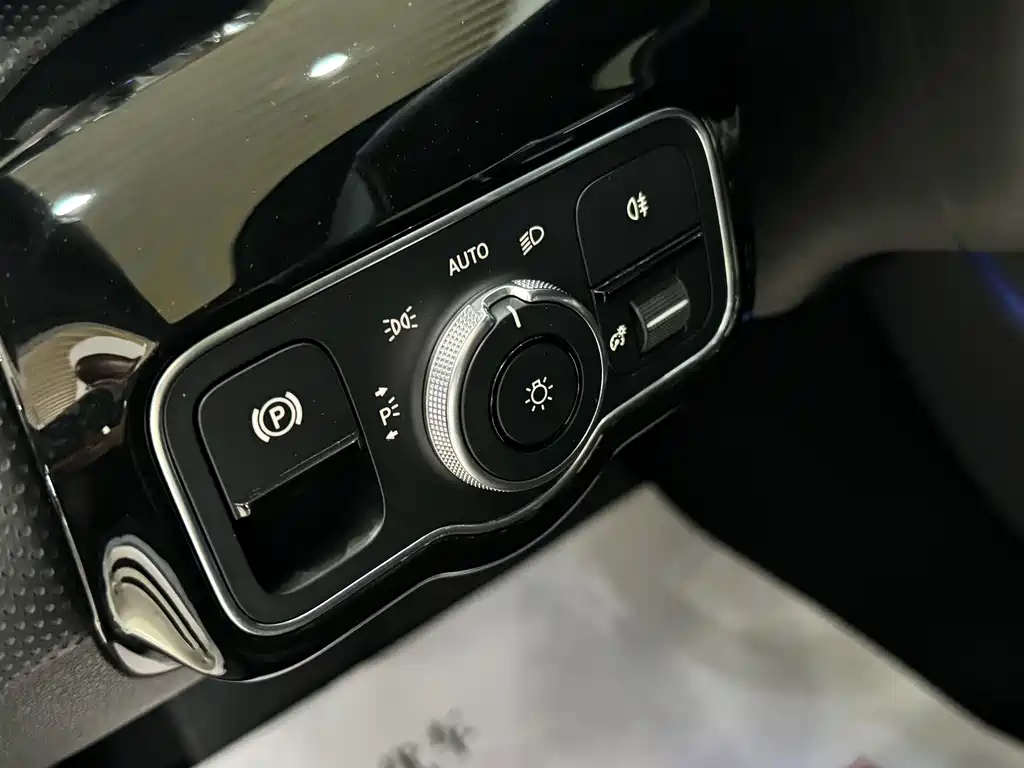 Mercedes-Benz A-Class 2020 — фото 13