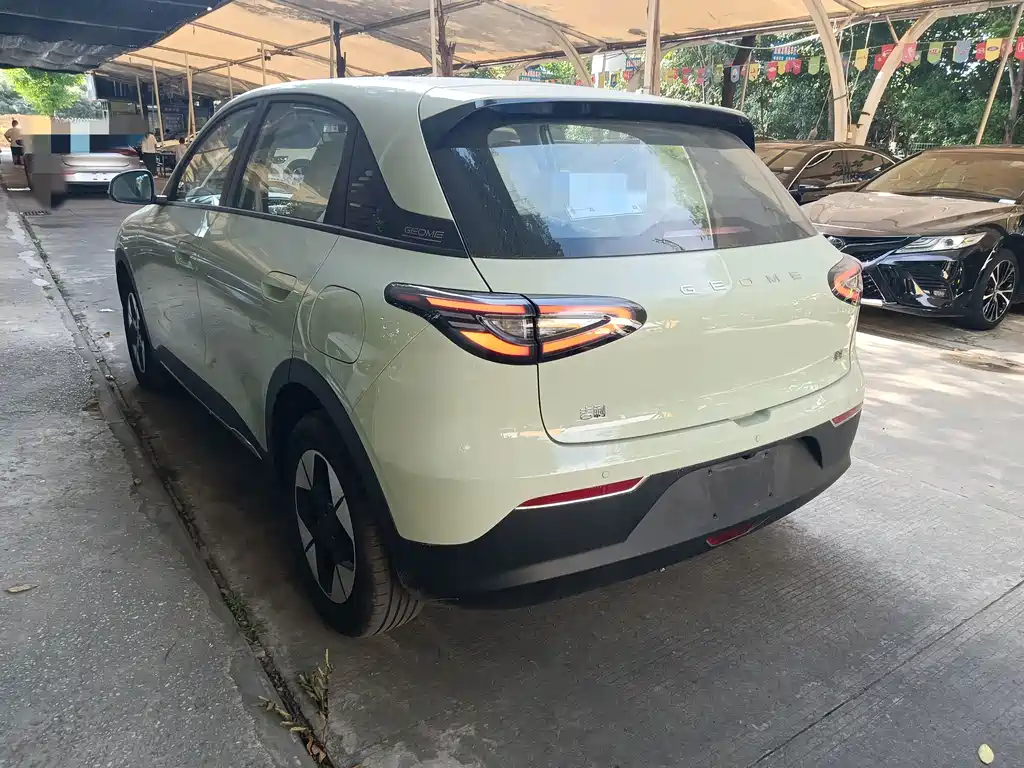 Geely Galaxy Starwish 2025 — фото 12
