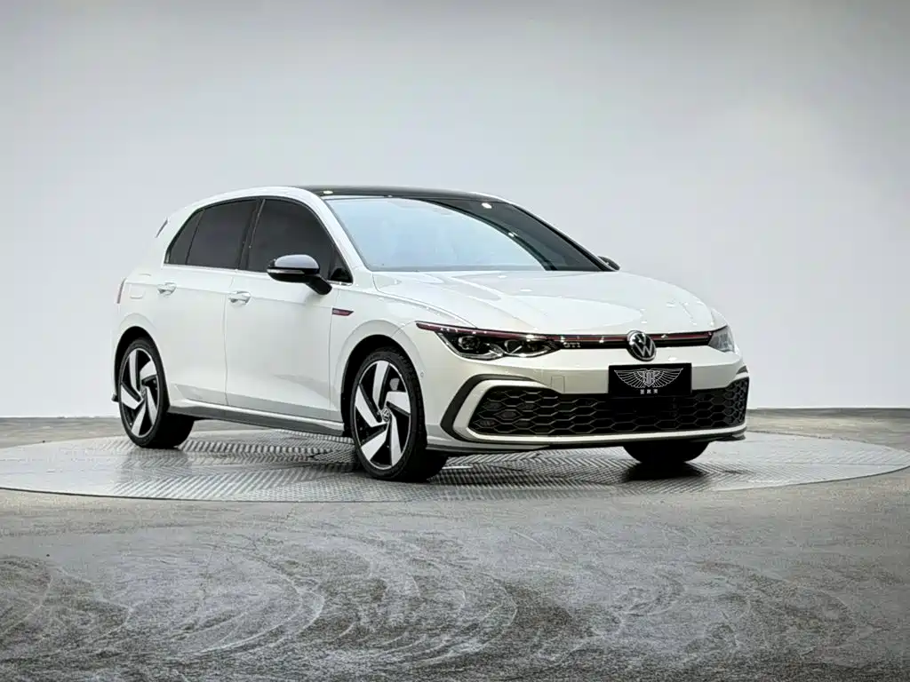 Volkswagen Golf GTI 2022 — фото 3