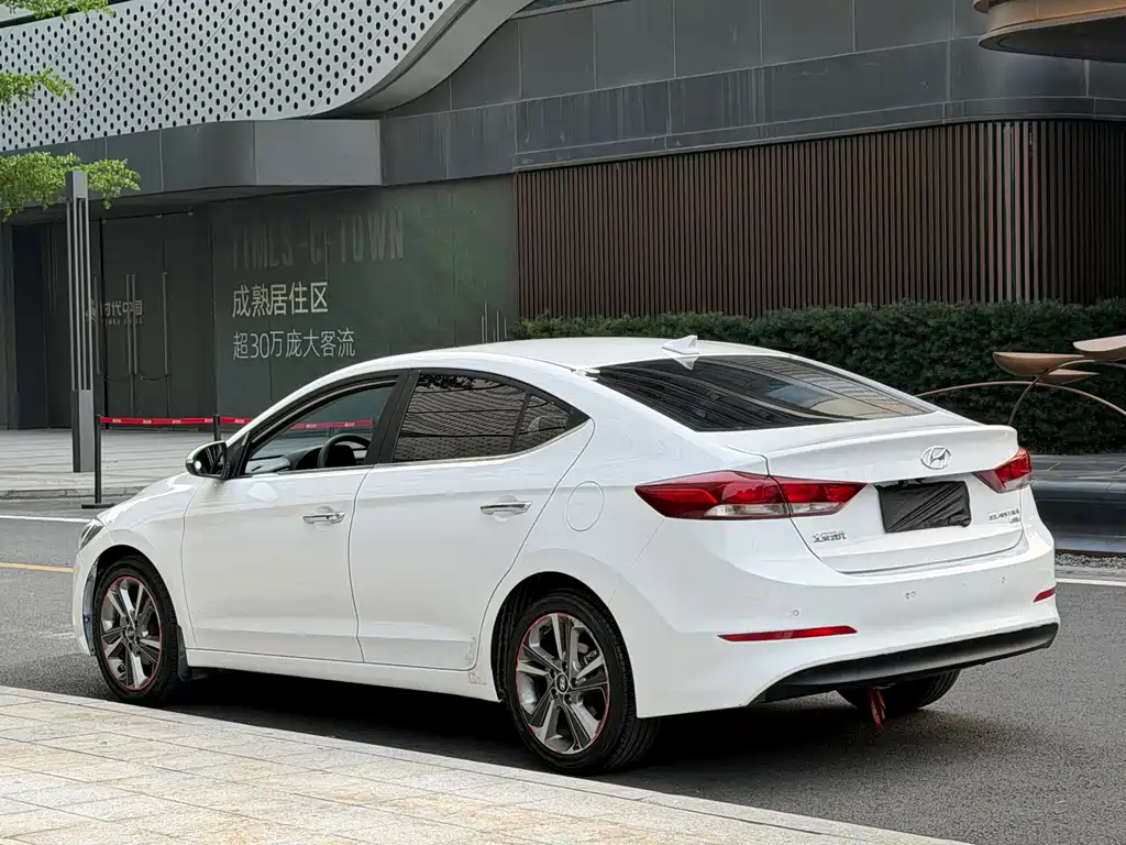 Hyundai Elantra 2017 — фото 4