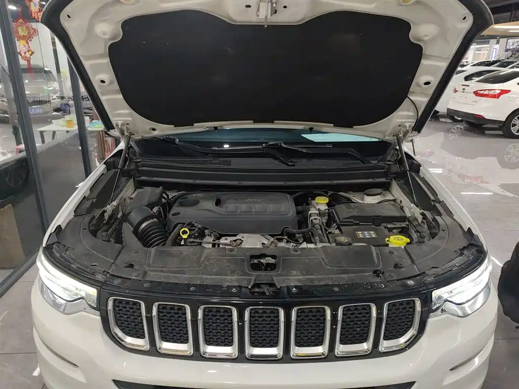 Jeep Grand Commander 2018 — фото 16