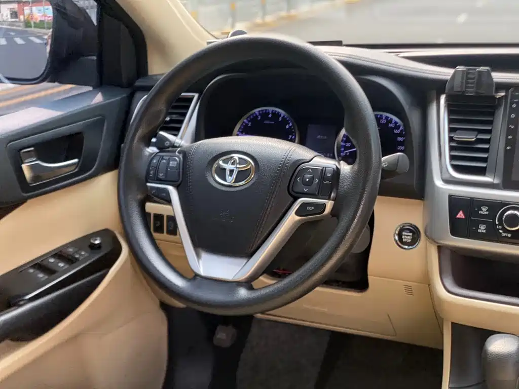 Toyota Highlander 2018 — фото 11