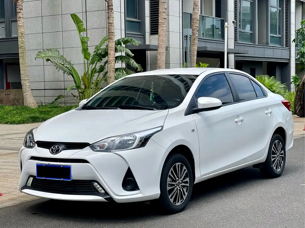 Toyota Yaris L 2021 — фото 1