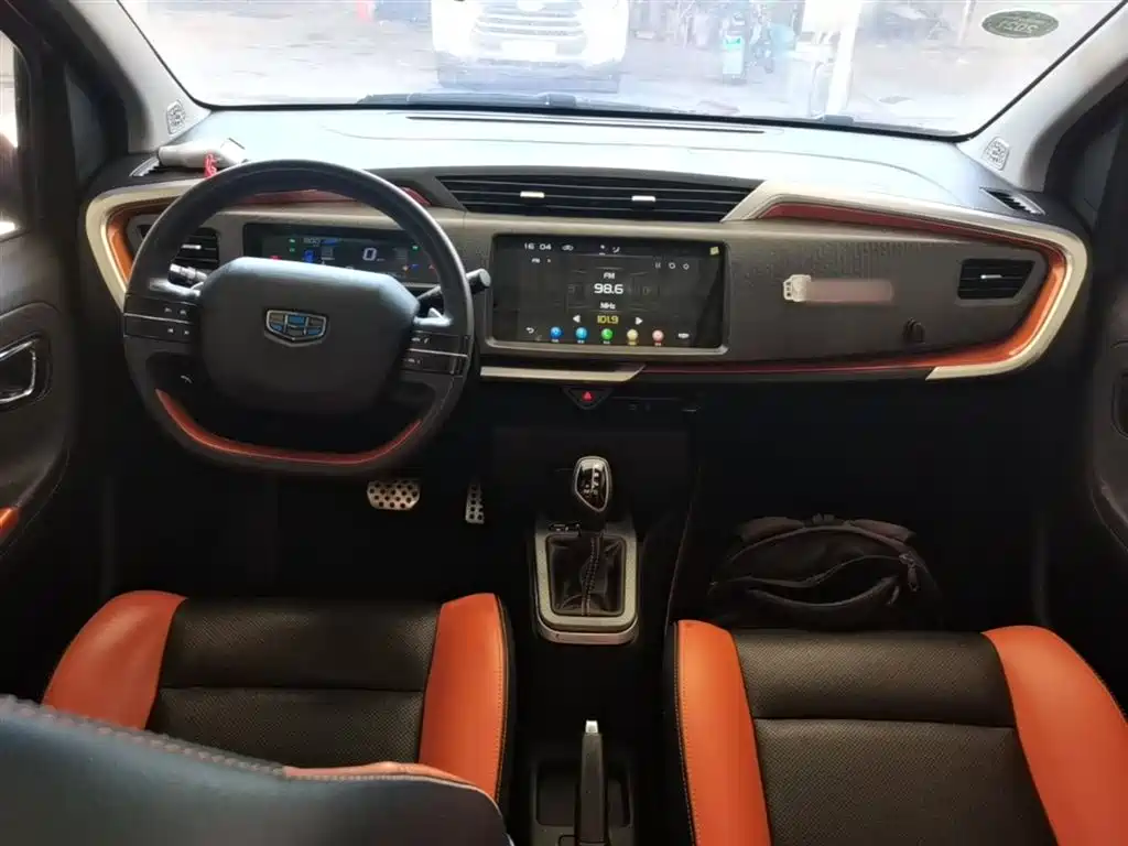 Geely Vision X1 2018 — фото 10