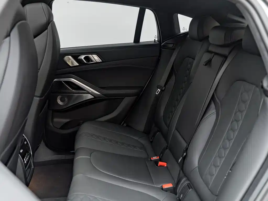 BMW X6 M 2022 — фото 14