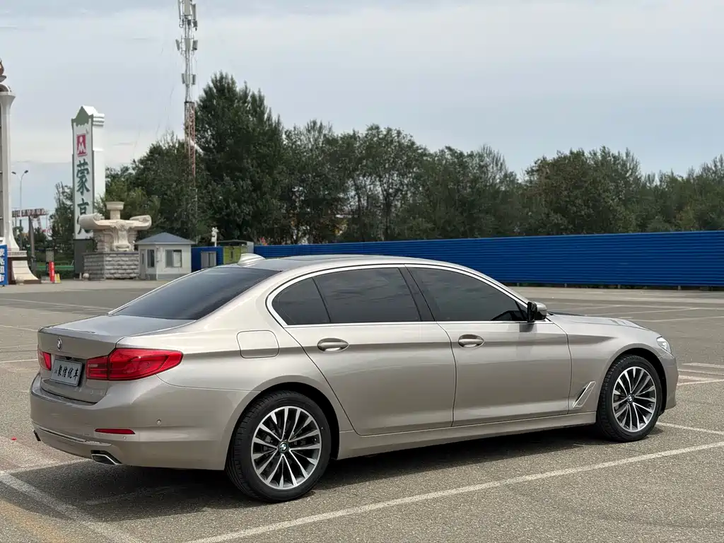 BMW 5 Series 2019 — фото 25