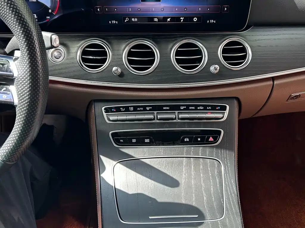Mercedes-Benz E-Class 2023 — фото 7