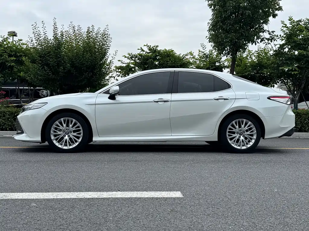 Toyota Camry 2020 — фото 7