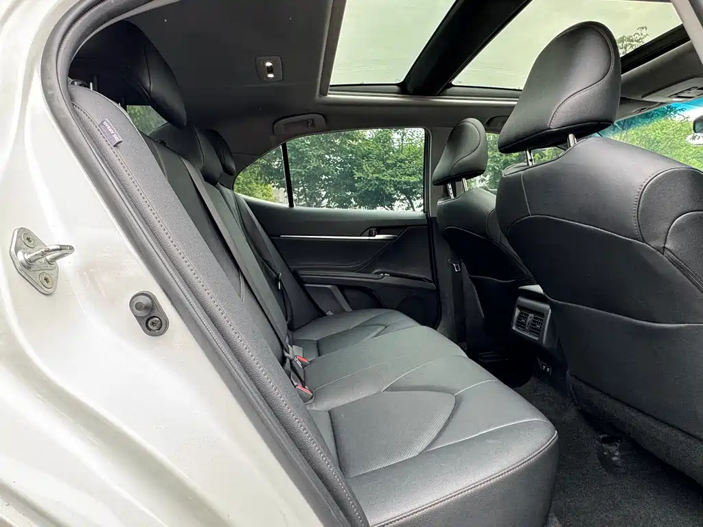Toyota Camry 2020 — фото 14
