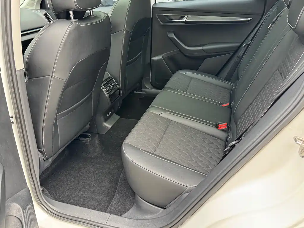 Skoda Karoq 2019 — фото 15