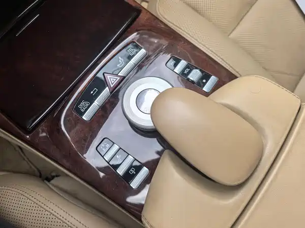 Mercedes-Benz S-Class 2011