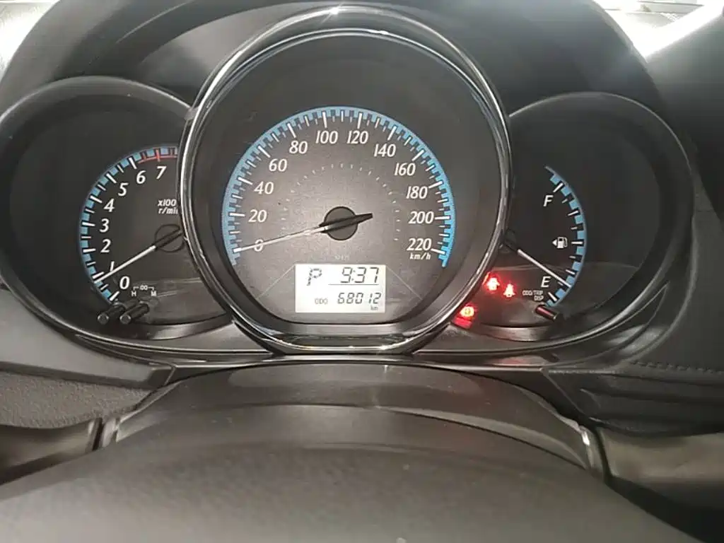 Toyota Yaris L 2019 — фото 12