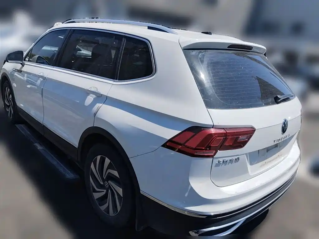 Volkswagen Tiguan L 2023 — фото 9