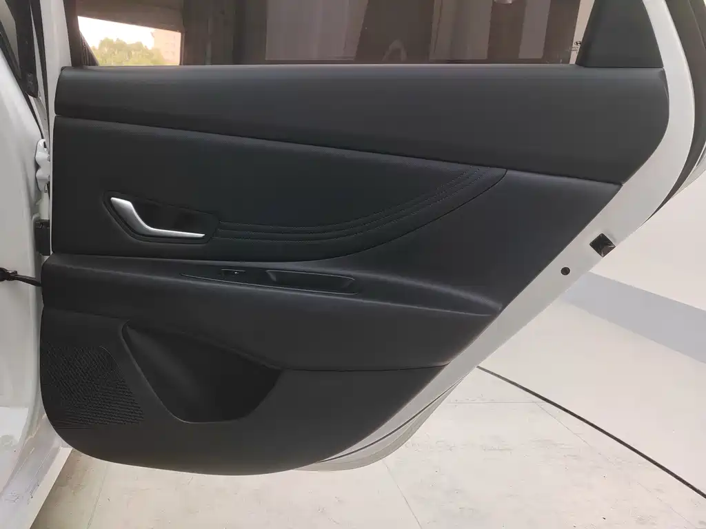 Hyundai Elantra 2022 — фото 24