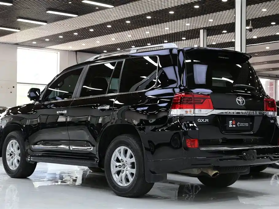 Toyota Land Cruiser 2017 — фото 20