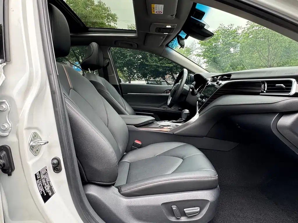 Toyota Camry 2020 — фото 15