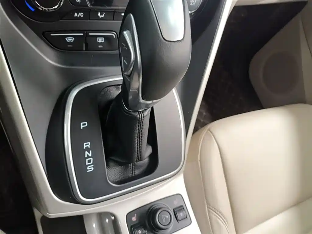 Ford Kuga 2017 — фото 14