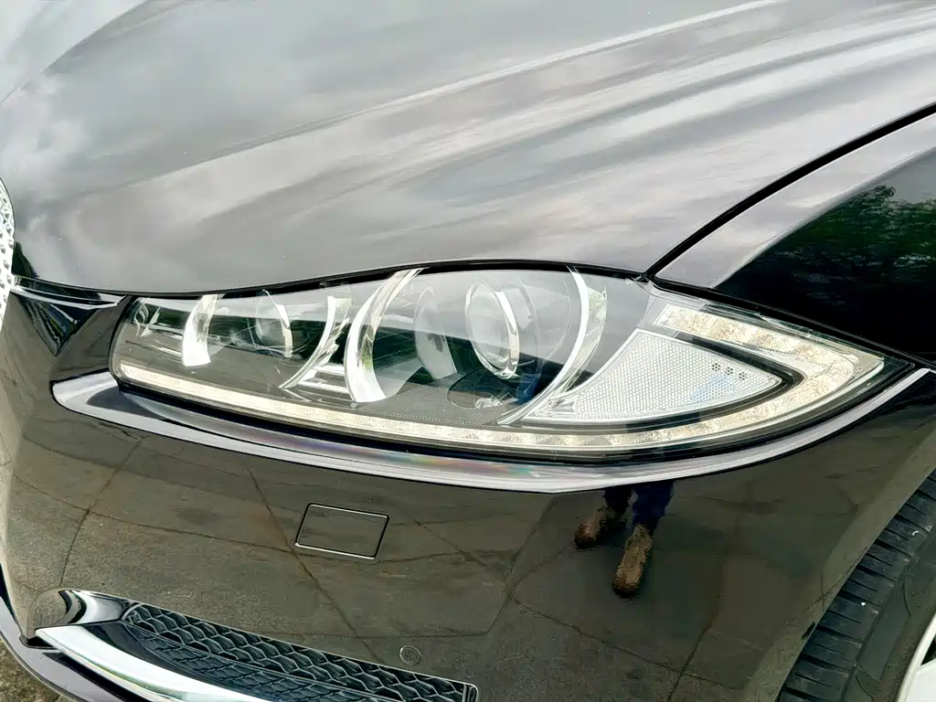 Jaguar XF 2014 — фото 14