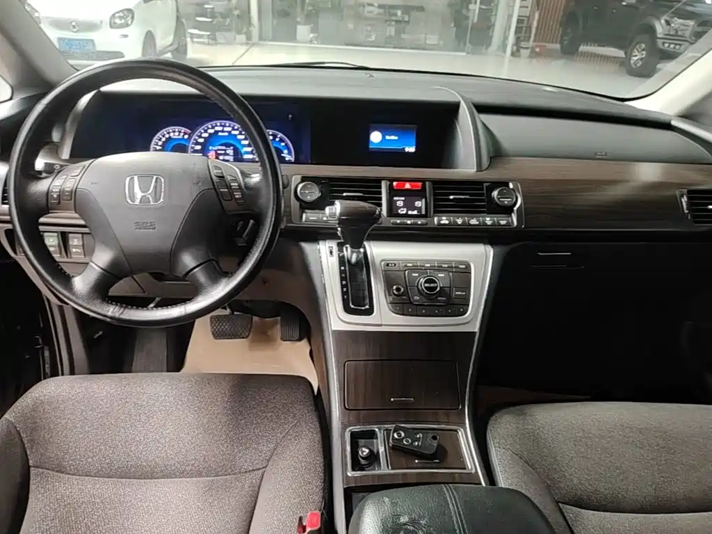 Honda Elysion 2015 — фото 13