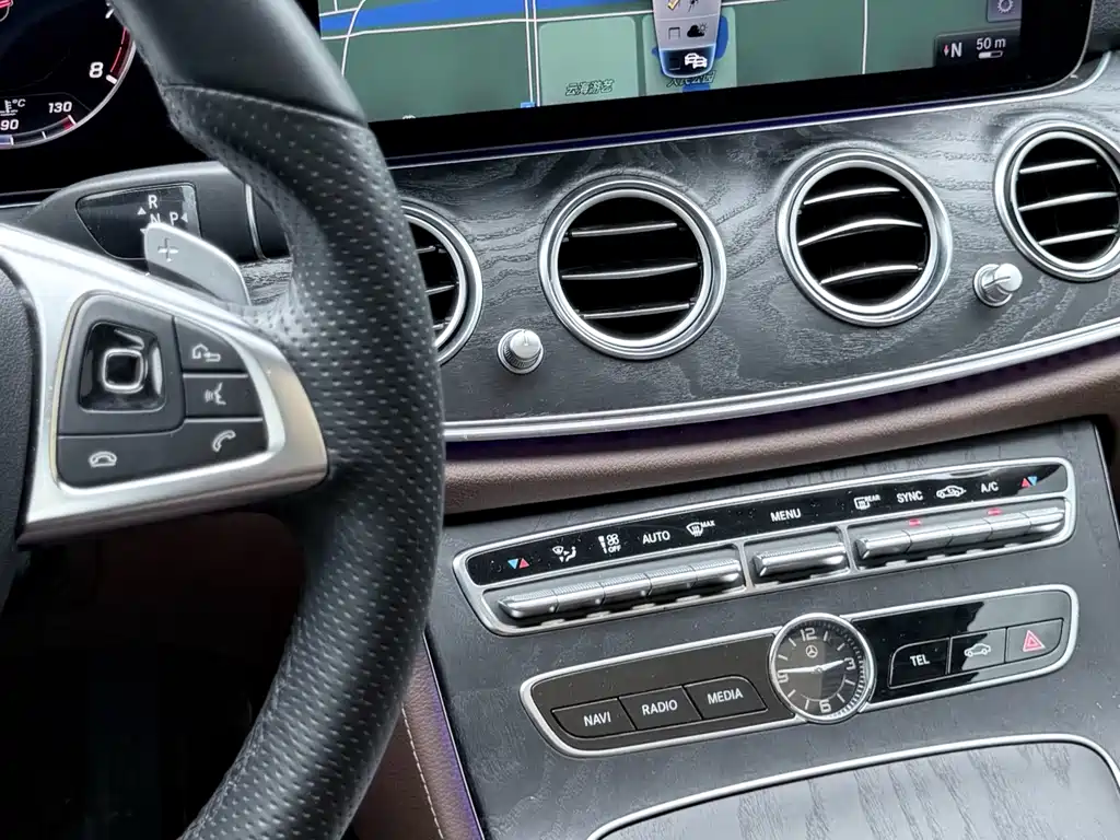 Mercedes-Benz E-Class 2018 — фото 11