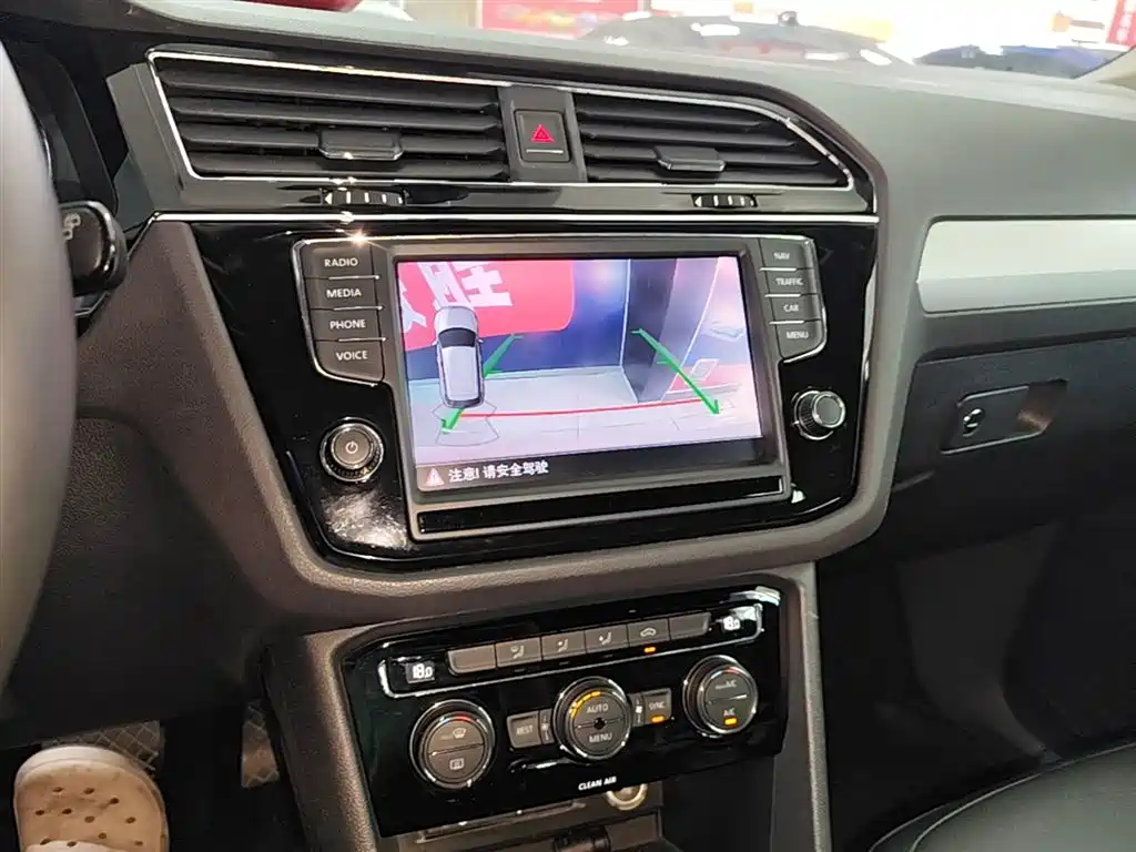 Volkswagen Tiguan L 2018 — фото 13
