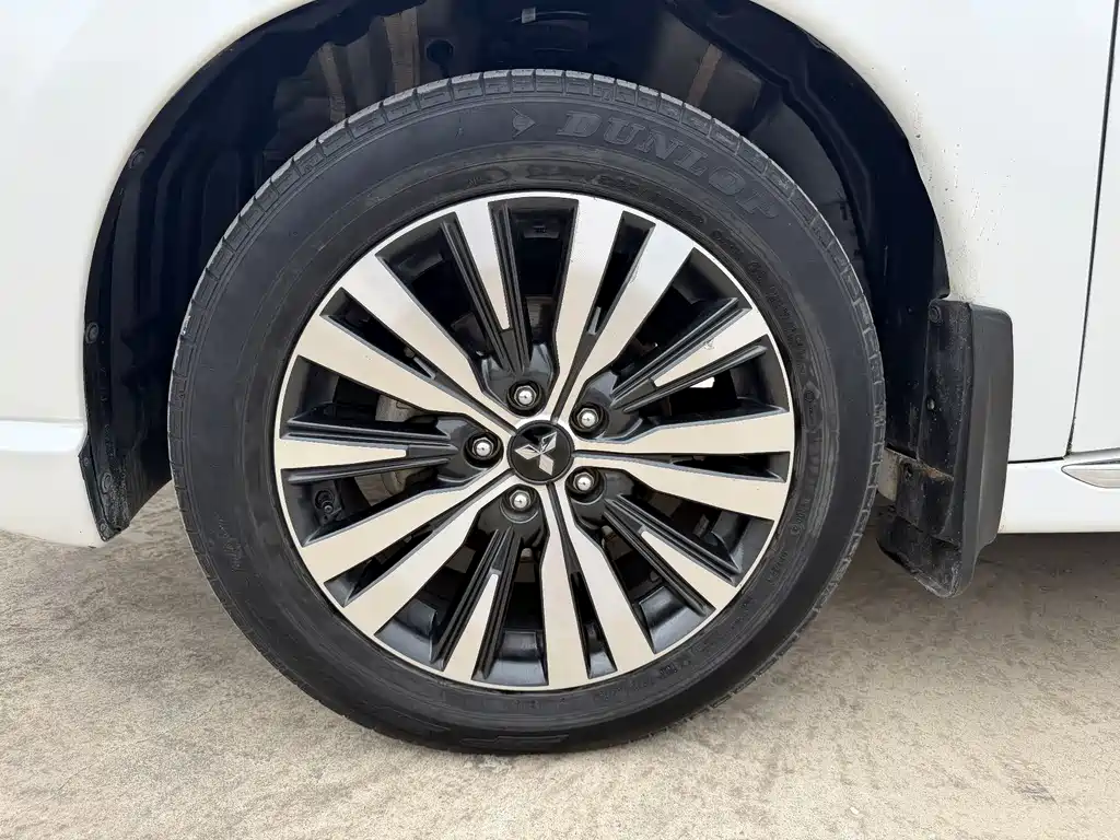 Mitsubishi Outlander 2022 — фото 12