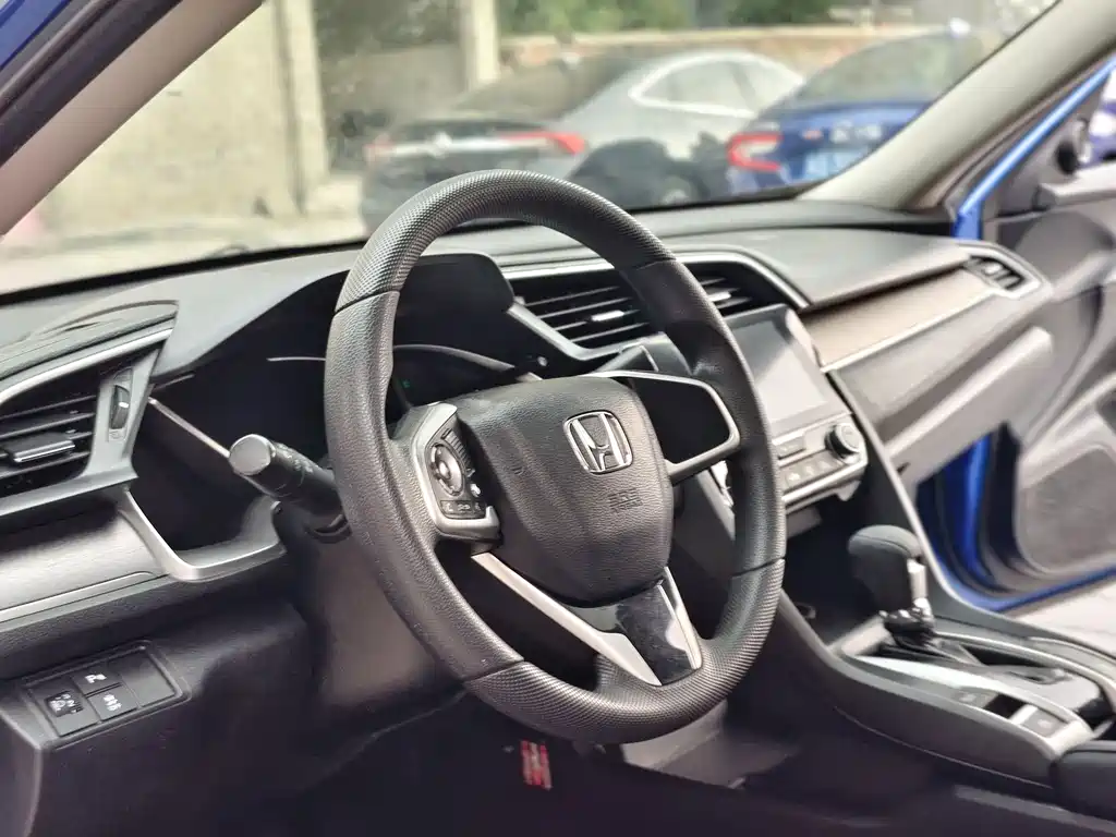 Honda Civic 2019 — фото 10