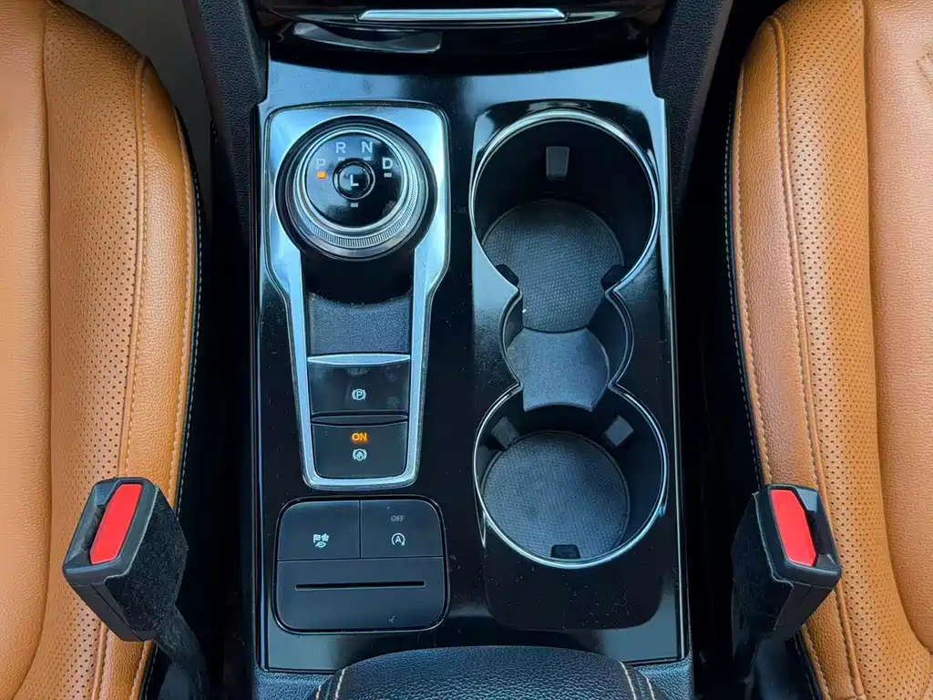 Ford Edge 2022 — фото 18