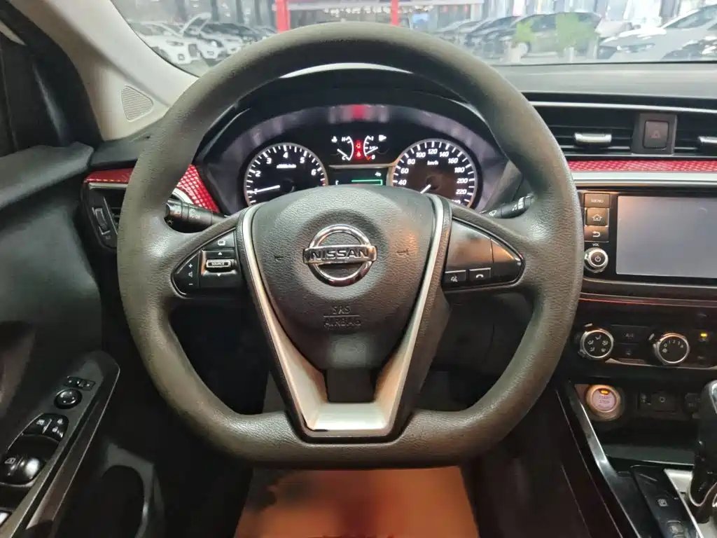 Nissan Bluebird 2017 — фото 11