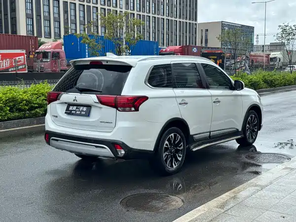 Mitsubishi Outlander 2020