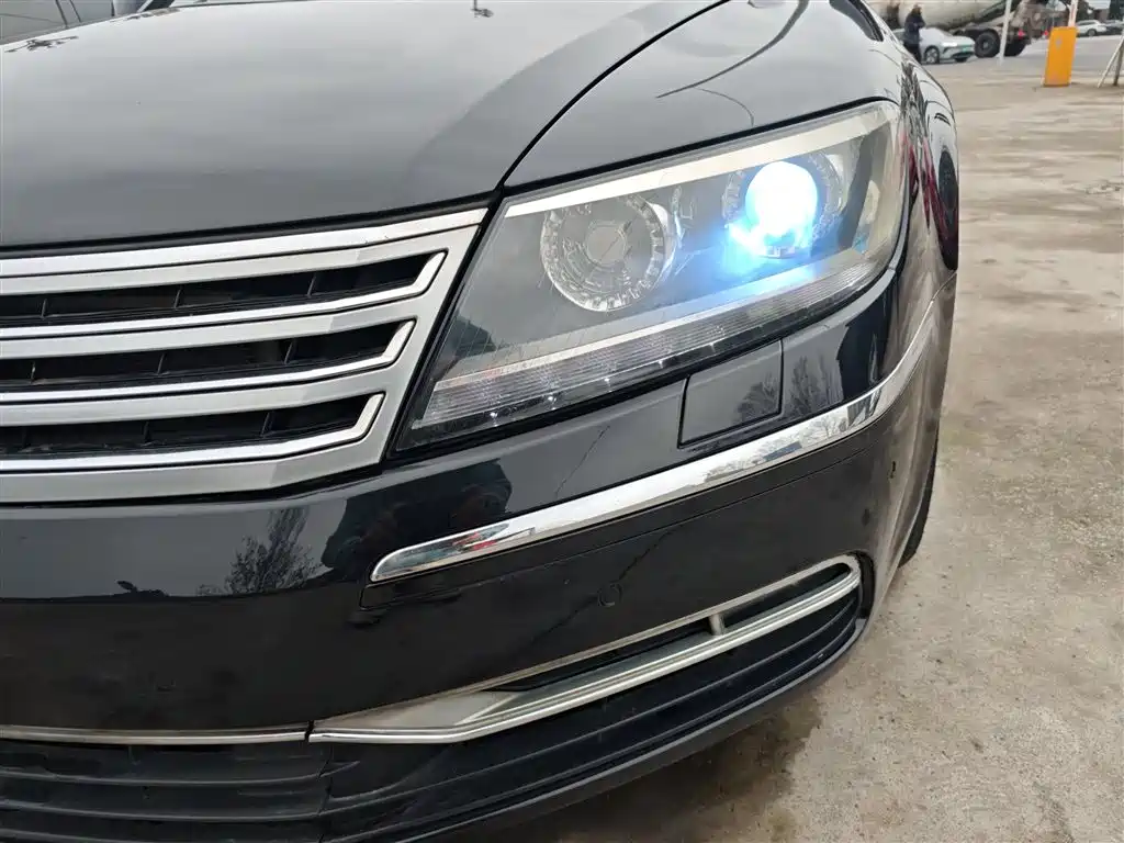 Volkswagen Phaeton 2015 — фото 24