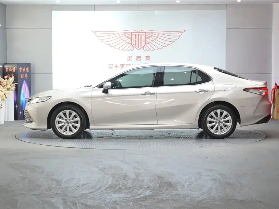 Toyota Camry 2020 — фото 4
