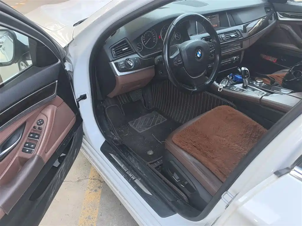 BMW 5 Series 2017 — фото 13