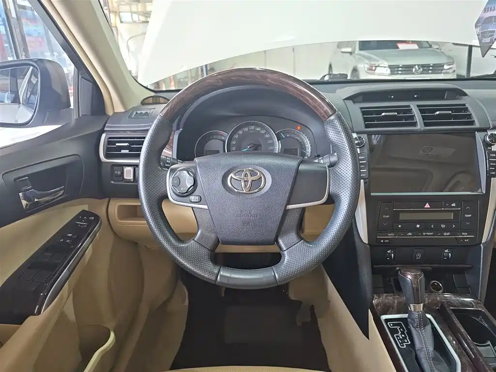 Toyota Camry 2017 — фото 11